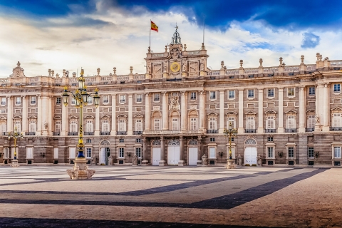Madryt: Wycieczka po Pałacu Królewskim i opcjonalna wycieczka po katedrze AlmudenaWycieczka z przewodnikiem po Pałacu Królewskim i katedrze Almudena