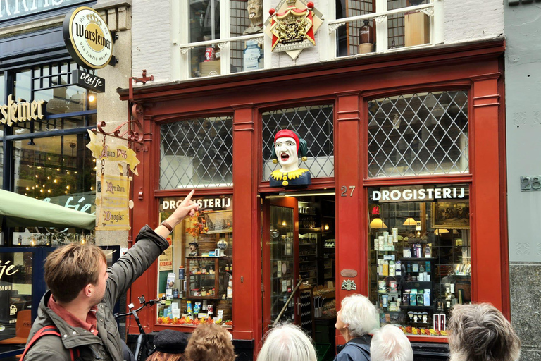 The Hague & Delft: Art, Royals & Delft Blue Private Day Tour Italian speaking guide.