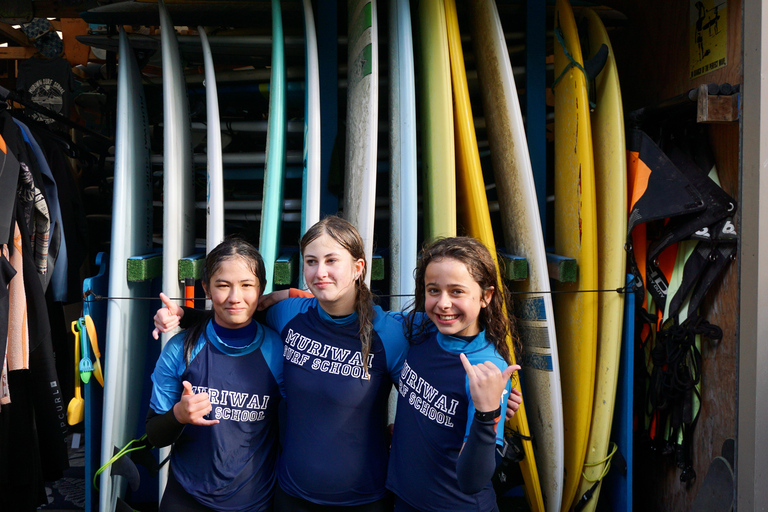 Auckland: Lezione di surf di gruppo con la scuola di surf Muriwai