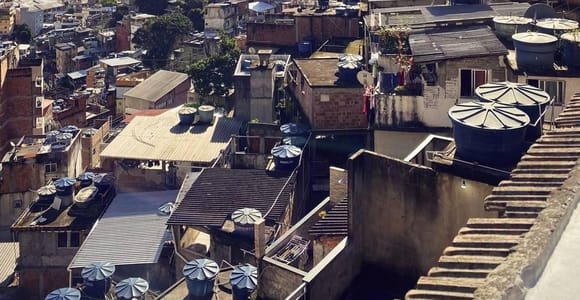 Rio: Rocinha-Favela-Tour mit ortskundigem Guide & Sozialwissenschaftler