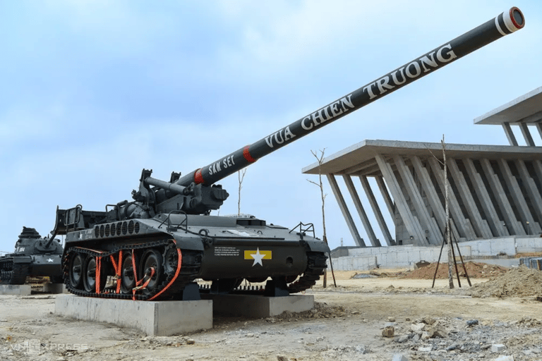 Hanoi: Military History Museum, Hoa Lo Prison & Gardens Tour Small Group: All-In-One Tour: Highlights & Train Street