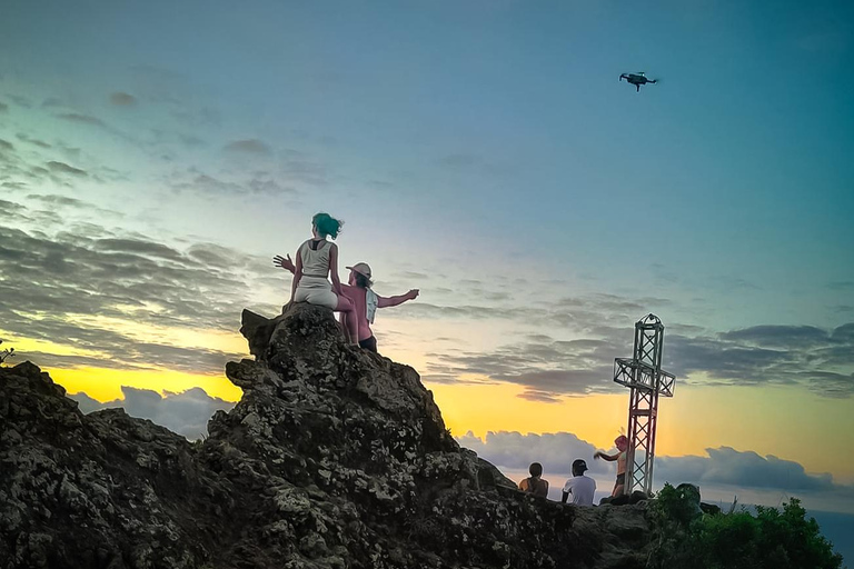 Mauritius: Bucket List ervaring: Zonsopgang op de berg Le MorneMagische zonsopkomstwandeling naar de top van Le Morne!