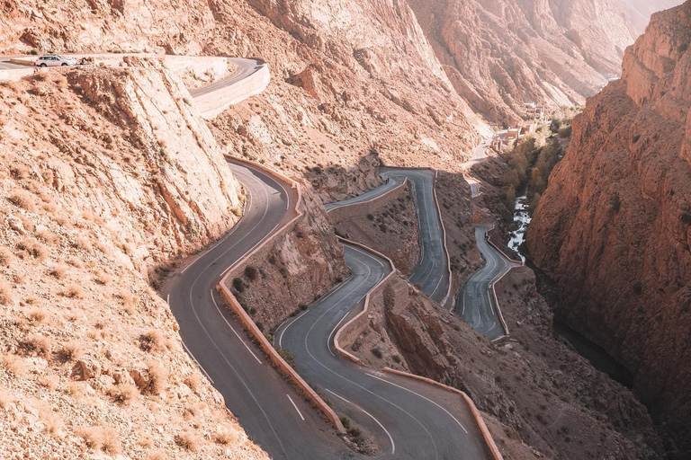 De Fez a Marrakech: Aventura de 3 días por el desierto del SaharaCampamento Estándar del Desierto