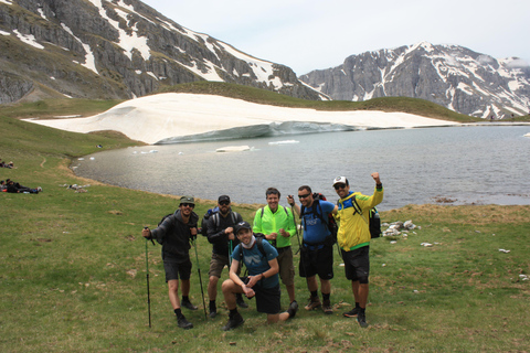 Caminhada guiada até o lago do dragão na montanha Tymfi