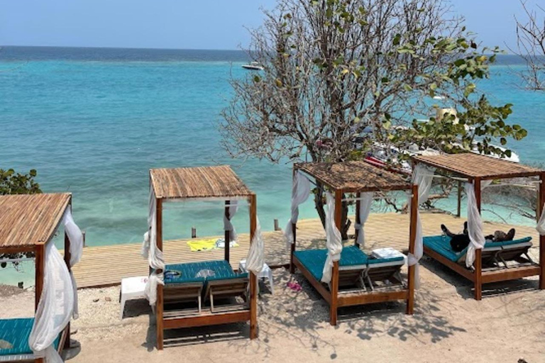 Cartagena: Sol y Papaya Beachclub - Daytour in Isla Grande!