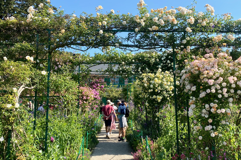 Giverny Half-Day Small-Group Tour from Paris – Max 7 Guests Giverny trip with Hotel Pick up