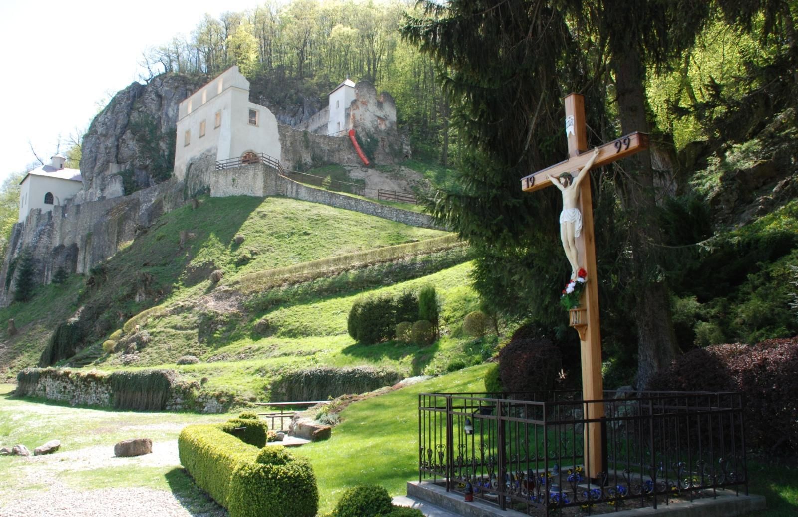 Bratislava/Slowakei: Burg Trenčín, Heilbad Piestany, Kloster