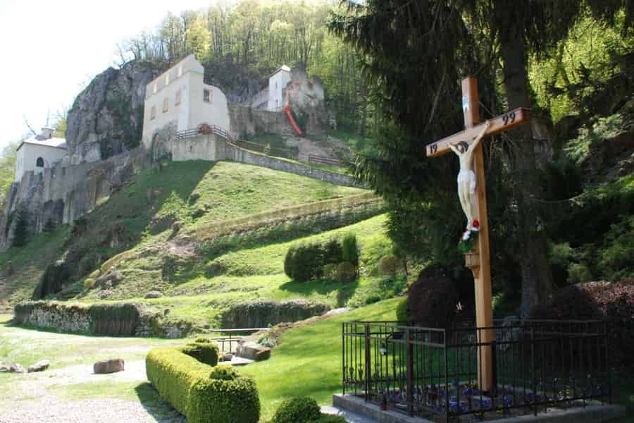 Bratislava/Slowakei: Burg Trenčín, Heilbad Piestany, Kloster. Foto: GetYourGuide