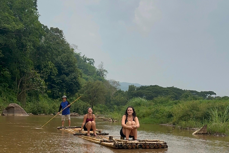 Chiang Mai : Excursion d'une journée à la cascade de Sticky et au rafting
