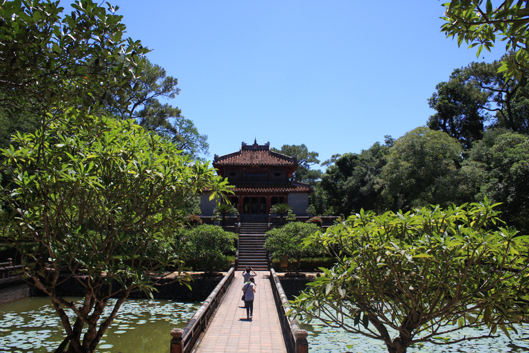 Hue: Crucero por el Río del Perfume con la Pagoda y Tumbas de Thien Mu