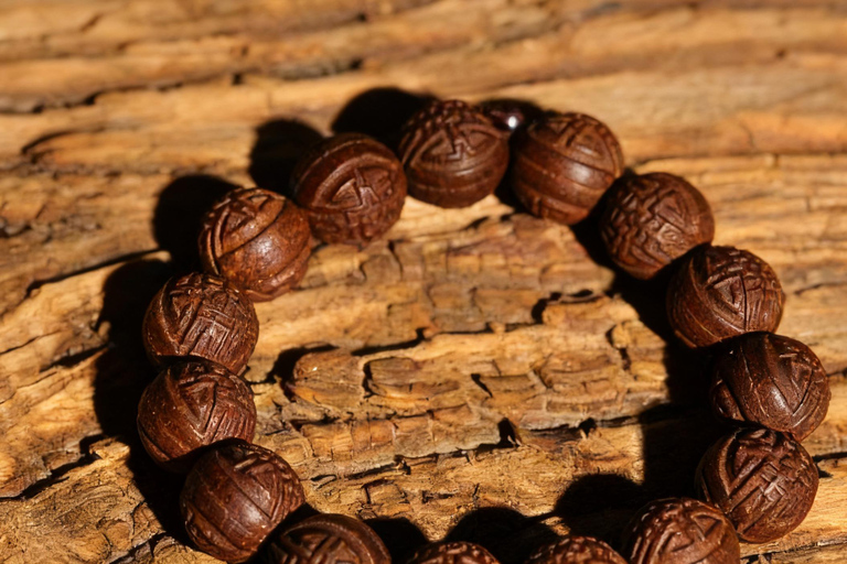 Beijing: Chinese Fragrant Bracelet Making