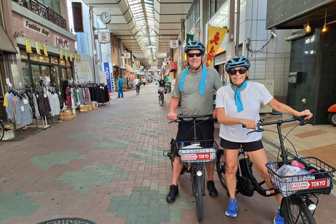 Enjoy local Tokyo E-assist Bicycle tour, 3-Hour Small GroupGoditi il tour locale di Tokyo in bicicletta a pedalata assistita, 3 ore per piccoli gruppi