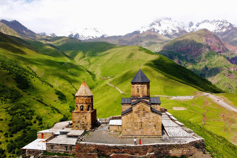 Tbilisi: Kazbegi & Sno Valley Private 4WD Day Tour