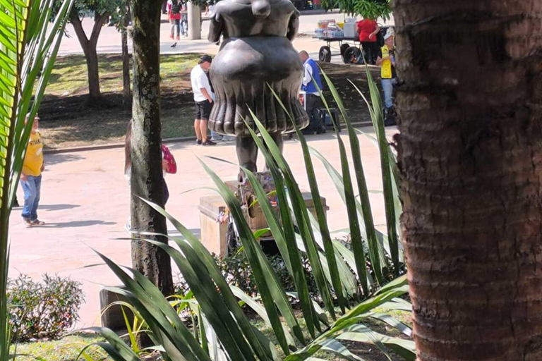 Medellín Through Time – City Sightseeing Tour | Subway, Metrocable, and Historic Center