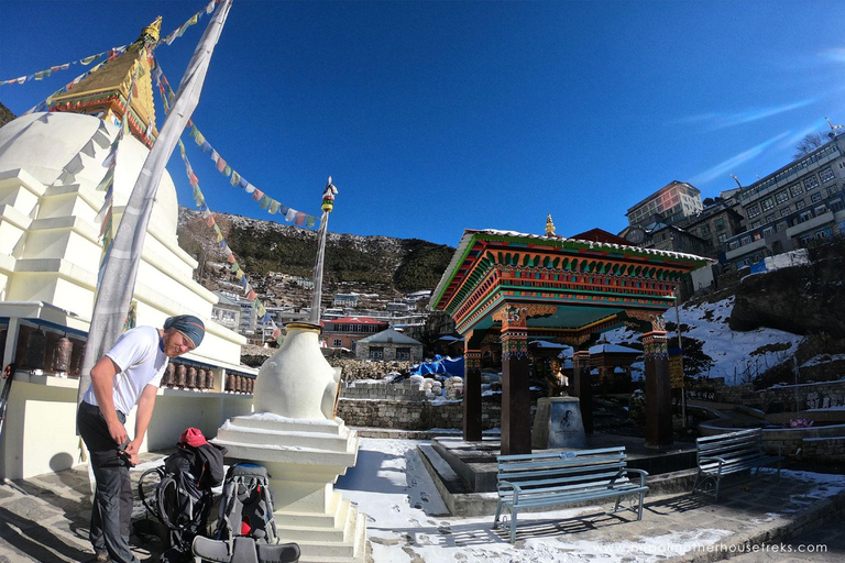 Caminata de 12 días por el Campo Base del Everest con guía sherpa local