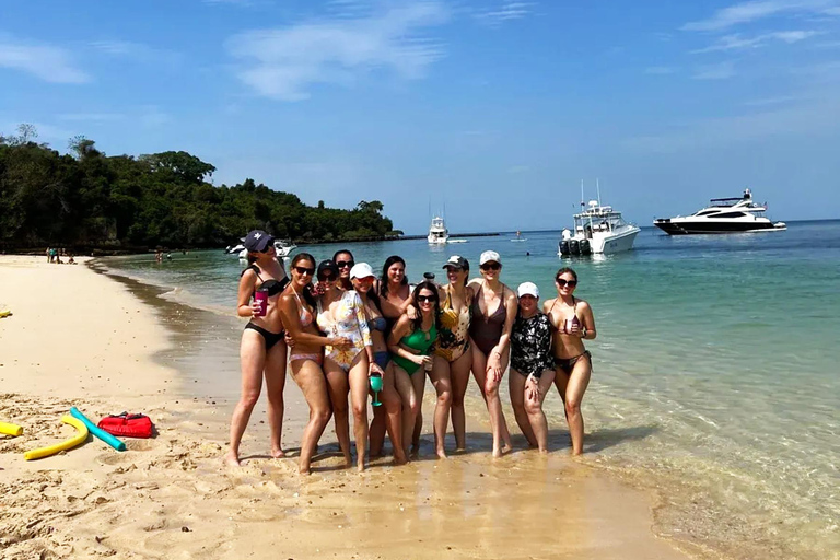 Panama: Las Perlas Archipelago Whale Watching Tour