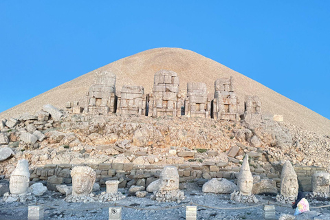 Da Istanbul: Göbekli Tepe e Monte Nemrut Tour di 2 giorniDa Istanbul: tour giornaliero di Göbekli Tepe e Şanlıurfa