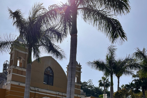 Lima: Private Tour of Barranco, La Herradura, and the Pachacámac Sanctuary