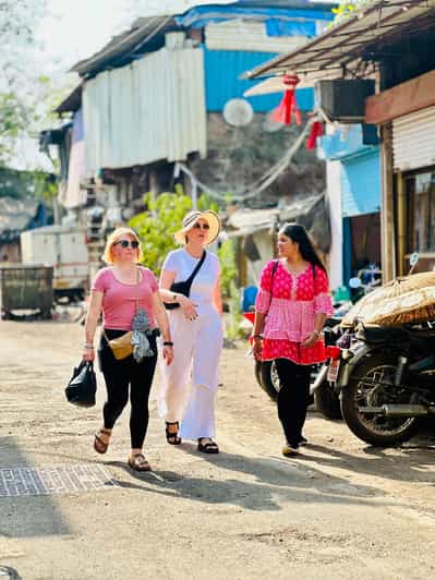 Mumbai: Dharavi Slum Walking Tour by First Female Tour Guide
