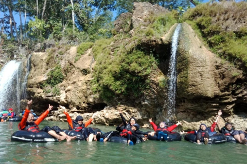 Yogyakarta; Dagstur till Jomblang-grottan och Pindul-grottan