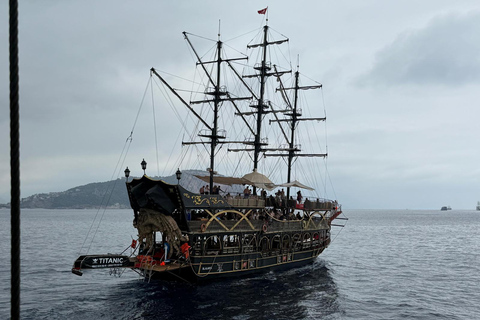 Alanya: Romantic Boat Tour with Lunch and Drinks