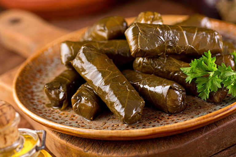 Tirana Guided Street Food Tour (6 Dishes, 1 sweet and drink) German speaking