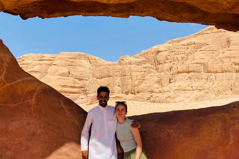 瓦迪拉姆日落吉普之旅：贝都因晚餐与星空观测瓦迪拉姆日落吉普之旅，含贝都因晚餐与星空观测