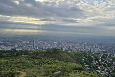 Cali : Ascension guidée de la colline des 3 croixAscension guidée de la colline des 3 croix