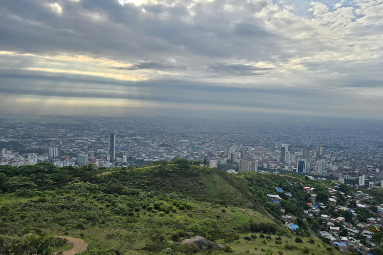 Cali : Ascension guidée de la colline des 3 croixAscension guidée de la colline des 3 croix