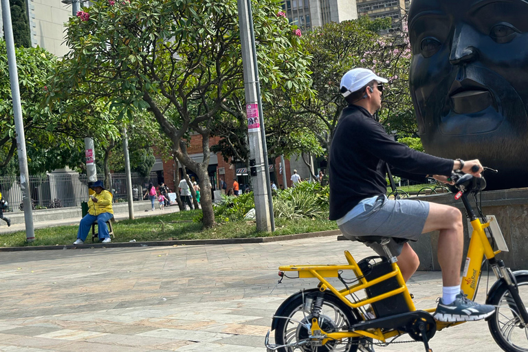 Medellín City Tour mit dem E-Bike: Das Beste in 4 Stunden, inklusive Mittagessen