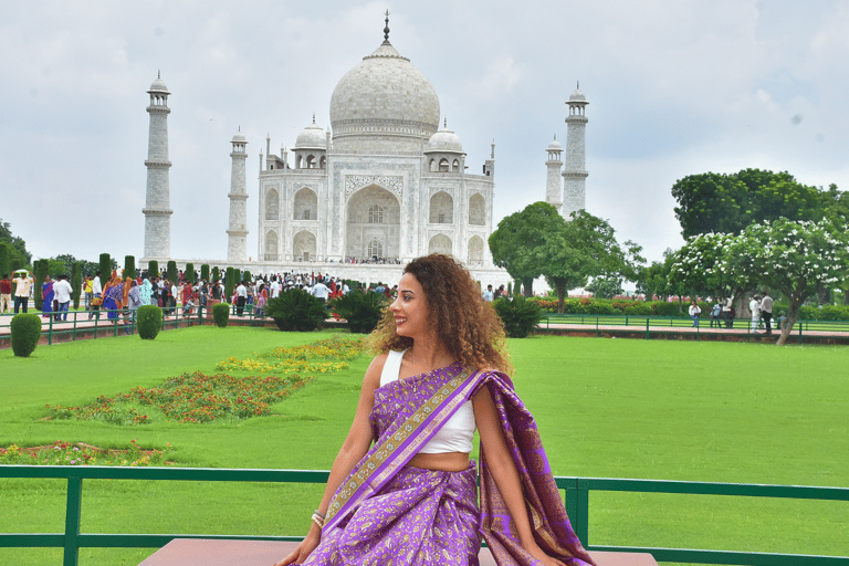 Depuis Delhi : Visite du Taj Mahal et d'Agra en voiture au coucher du soleilAu départ de Delhi, voiture avec chauffeur, guide, entrée et déjeuner.