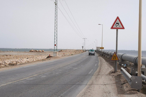 From Djerba/Zarzis: 2-Day Southern Tunisia Tour with Camp