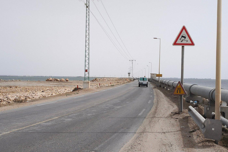 From Djerba/Zarzis: 2-Day Southern Tunisia Tour with Camp