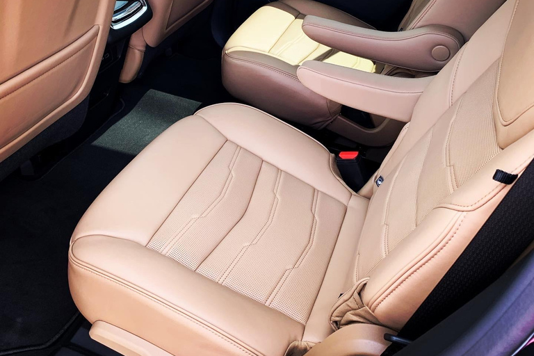 Montreal: Private City Tour by Luxury Sedan