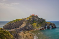 Van Bilbao, Gaztelugatxe, Bermeo en Gernika Tour - Housity
