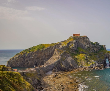 Gaztelugatxe with access, Bermeo and Gernika from Bilbao