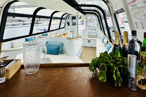 New Year’s Eve Luxury Boat – DJ, Buffet & Open Bar