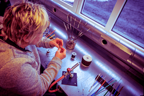 Kabelvåg: Laboratorio di gioielli in vetroKabelvåg: Laboratorio di gioielli in vetro - 1 ora