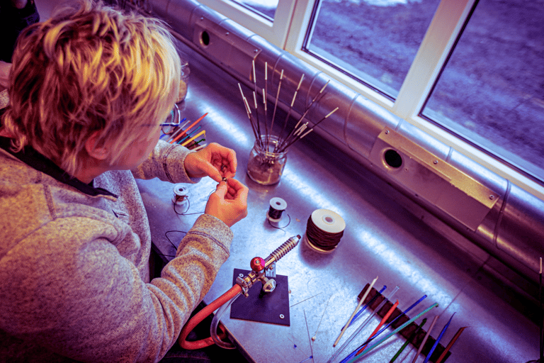 Kabelvåg: Laboratorio di gioielli in vetroKabelvåg: Laboratorio di gioielli in vetro - 1 ora