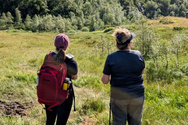 Bergen: Private Guided Fjord Hike