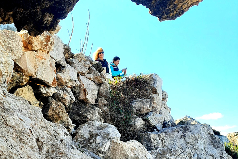 Gozo dévoilé : Randonnée guidée avec escalade de blocsGozo dévoilé : Randonnée guidée avec escalade de bloc