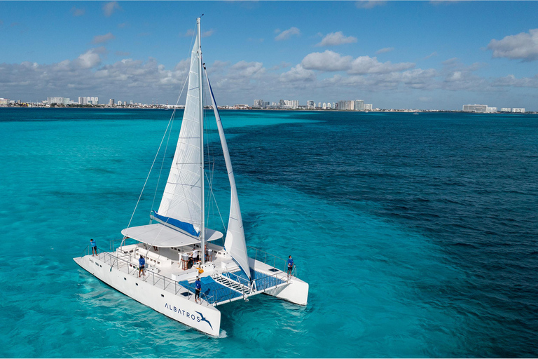 Van Riviera maya; catamaran alleen voor volwassenen naar isla mujeres