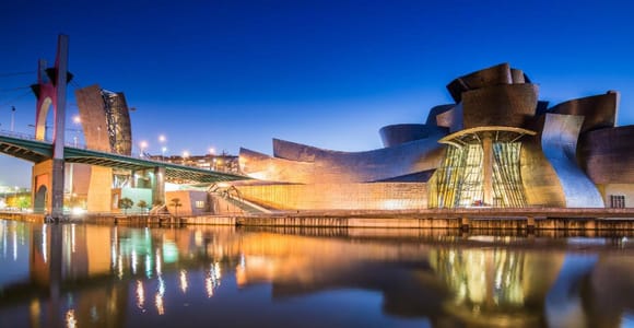 Bilbao: VIP Guggenheim - Small Group - Expert Guide - Simultaneous Translation