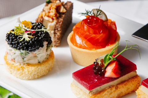 بانكوك: صالة شاي 1823 من رونفيلدت، باقات الطعام والشرابطقم شاي فاخر من جولد إندلجنس لشخصين