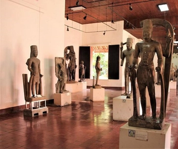 Phnom Penh: 1-Day City Highlights Tour