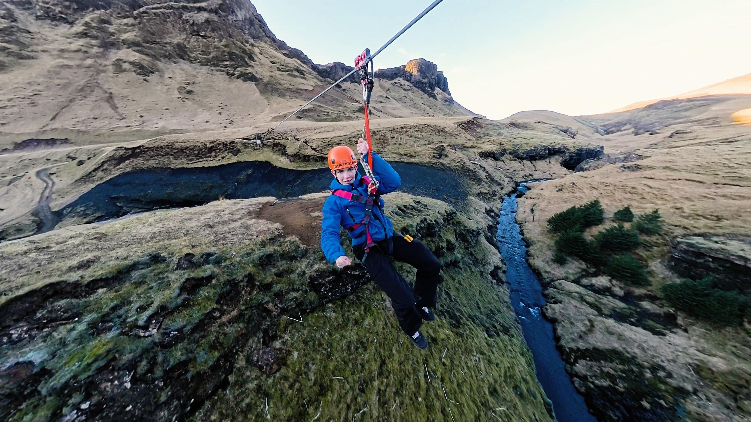 Vík: Zipline-Abenteuer über Schluchten und Wasserfälle