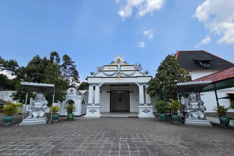 Yogyakarta City Tour; Kraton, Water Castle, Prambanan Sunset
