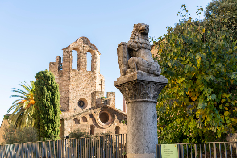 Barcelona: tour a pie con el castillo de Montjuic y el teleféricoTour privado