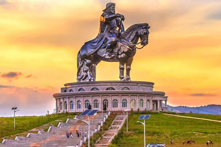 Ulaanbaatar: Genghis Khan Statue & Stargazing Tour
