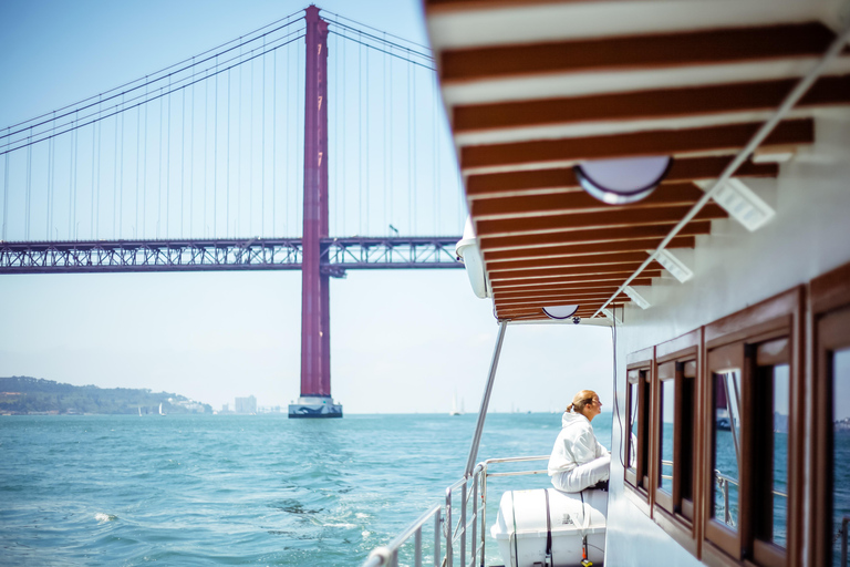 Lisboa: Crucero a la Playa con Barbacoa, Barra Libre y Música